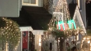 Melihat Rumah Bersalju dan Berkilau Hiasan Natal di Manila Filipina