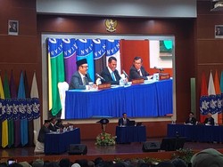 Wamentan Raih Gelar Doktor, Paparkan Hasil Penelitian soal Holdingisasi BUMN