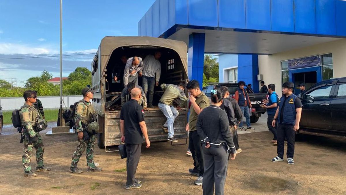 15 WN China Penyerang Prajurit TNI di Ketapang Dibawa ke Imigrasi
