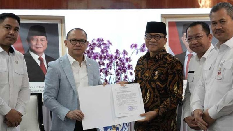 Menteri Pelindungan Pekerja Migran Indonesia (P2MI) Mukhtarudin menerima audiensi dari Menteri Desa