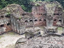 Pesona Eksotis dan Misterius Reruntuhan Benteng Martello di Pulau Bidadari