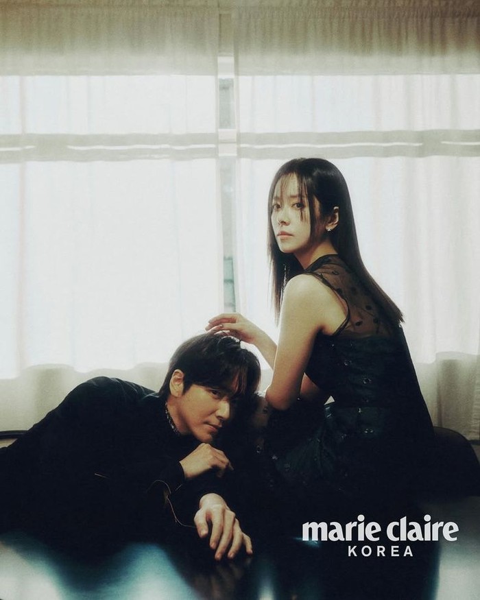 Han Ji Min dan Lee Jun Hyuk sukses menjadi pasangan drama Korea yang membuat publik baper di awal tahun 2025, Beauties. Mereka memancarkan pesona hangat dan dewasa di pemotretan untuk drama 'Love Scout' yang berakhir tembus rating 2 digit./ Foto: allkpop