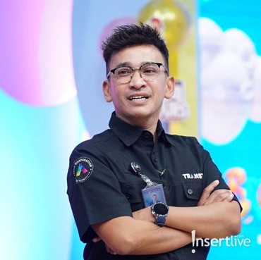 HUT Transmedia, Ini Potret Host Brownis Kece Pakai Seragam