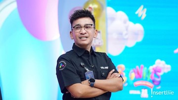 Update Informasi Selebriti InsertLive : HUT Transmedia, Ini Potret Host Brownis Kece Pakai Seragam