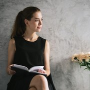 5 Zodiak yang Tidak Suka Keramaian, Selalu Merasa Cemas di Tengah Banyak Orang