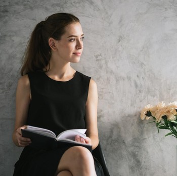 5 Zodiak yang Tidak Suka Keramaian, Selalu Merasa Cemas di Tengah Banyak Orang