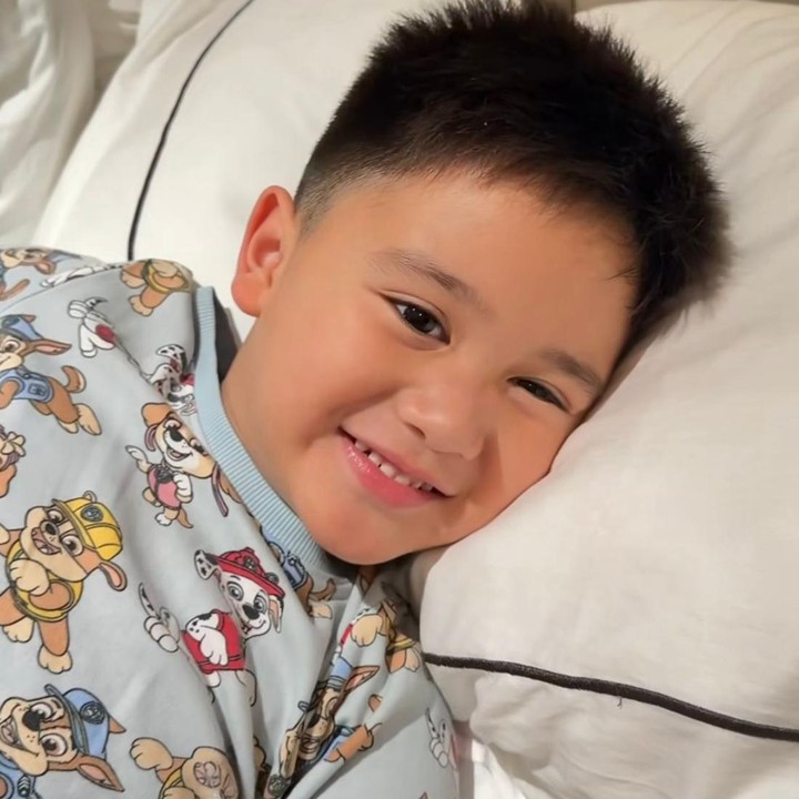 <p>Untuk memastikan jawaban sang anak, Citra kembali menanyakan kepada Athar terkait hal ini. "Mama mau tanya, kamu tadi dari sekolah dapat uang ya? Buat apa sih uangnya?" kata Citra. Athar pun menjawab dengan polosnya, "Buat aku kasih ke orang yang di jalan biar dia punya rumah," kata Athar. Wah, sungguh bikin terharu ya, Bunda. (Foto: Instagram @citraciki)</p>