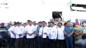 Mentan-Kasal Lepas Bantuan Bencana Sumatra Ketiga dengan KRI Makassar