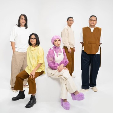 Lirik Lagu Mak Comblang - Potret