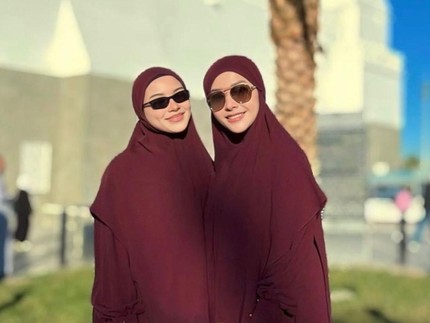 Momen Maia Estianty Bahagia Umrah Bareng Alyssa Daguise, Bersyukur Kini Punya 'Teman' Salat