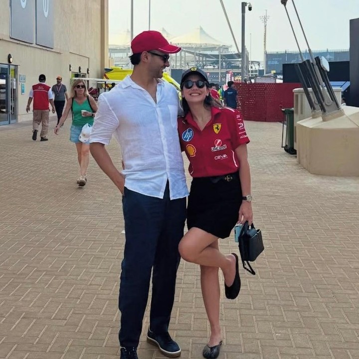 <p>Pasangan yang resmi menikah pada 20 Oktober 2024 ini hingga kini tak pernah lepas dari sorotan publik. Pasalnya, Hal itu karena Pevita dan Mirzan sering membagikan momen kebersamaan yang mesra di media sosial, termasuk belum lama ini saat keduanya menikmati ajang balap di Sirkuit Yas Marina yang terletak di Pulau Yas, Abu Dhabi. "24 jam sebelum foto ini diambil, aku masih nangis nangis di UGD," tulis Pevita dikutip dari <em>caption</em>-nya<em>&nbsp;</em>di Instagram. (Foto: Instagram @pevpearce)</p>