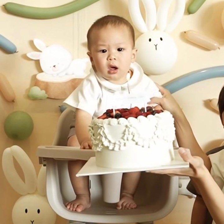 <p>Lewat Instagram pribadinya, Nikita membagikan video saat merayakan ulang tahun Nael. Perayaan putra bungsunya itu terlihat dibuat simpel, lengkap dengan kue ulang tahun dan momen tiup lilin yang sederhana di rumah. (Foto: Instagram @nikitawillyofficial94)</p>