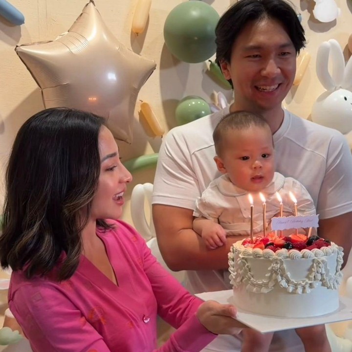 <p>Cerita manis kembali hadir untuk keluarga kecil Nikita Willy dan Indra Priawan. Anak kedua Nikita Willy, Nael Idrissa Djokosoetono, baru saja merayakan ulang tahunnya yang pertama, Senin (15/12/2025). (Foto: Instagram @nikitawillyofficial94)</p>