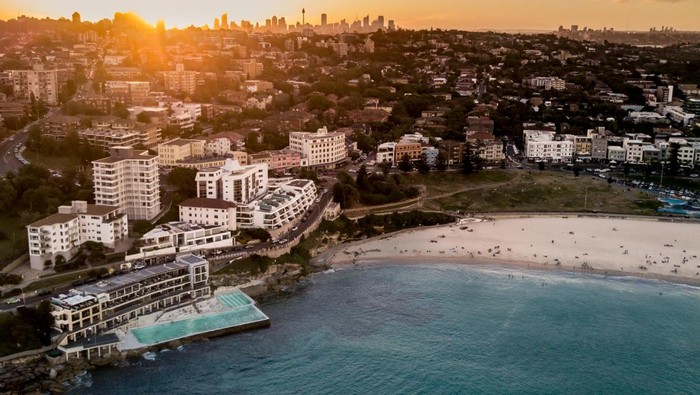 Terjadi penembakan massal di Pantai Bondi, Sydney, Australia. Aksi heroik seorang pedagang yang berusaha merebut senjata pelaku viral.