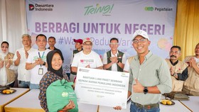 Pegadaian Salurkan Ribuan Sembako untuk Pejuang Lingkungan