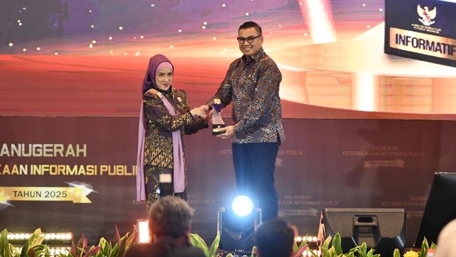 PT Pertamina meraih predikat Informatif di Anugerah Keterbukaan Informasi Publik 2025 dengan skor 98,67, menegaskan komitmen transparansi dan akuntabilitas.