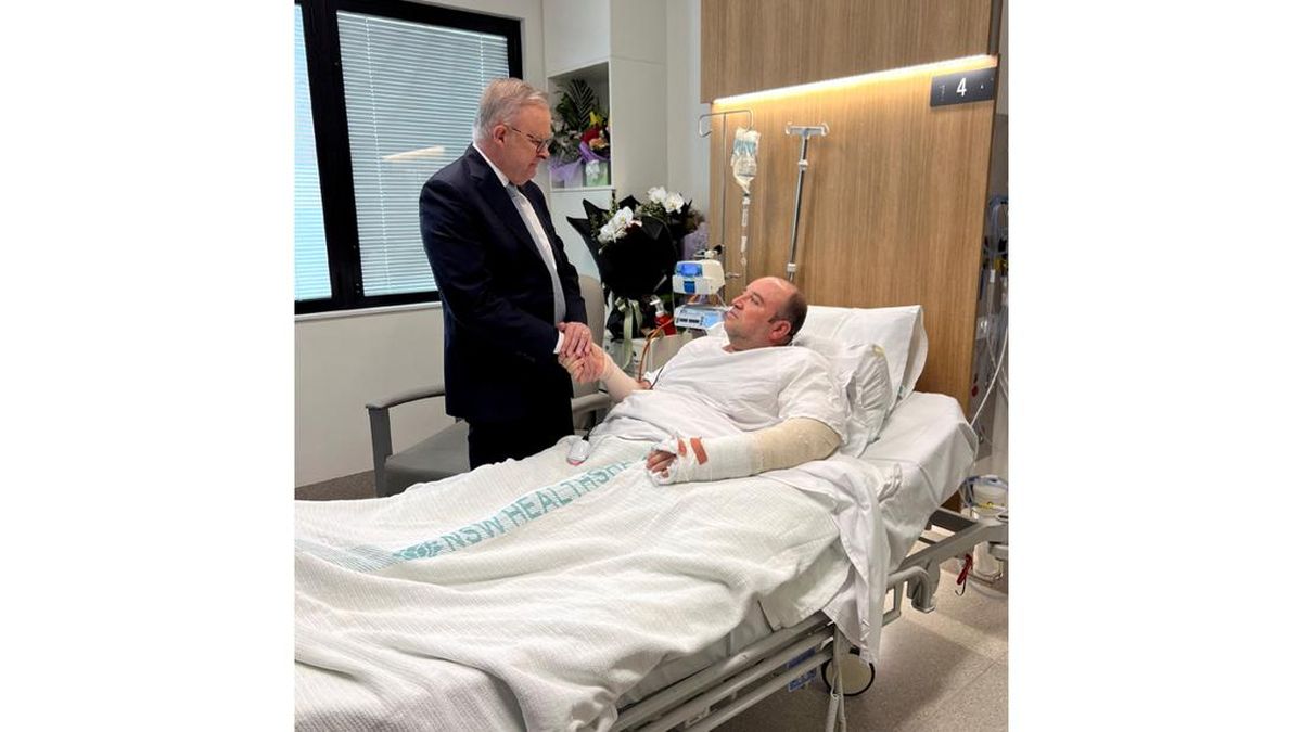PM Australia Albanese Jenguk Pahlawan di Tragedi Penembakan Sydney