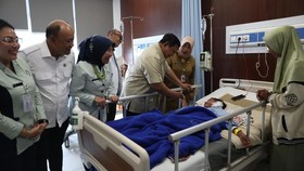 Prabowo Jenguk Korban Kecelakaan Mobil SPPG SDN Kalibaru