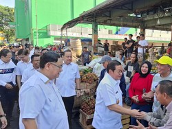 Pramono Pastikan Pedagang Tetap Bisa Jualan Meski Pasar Kramat Jati Terbakar