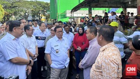 Pramono Targetkan Penampungan Pedagang Kramat Jati Rampung Lima Hari