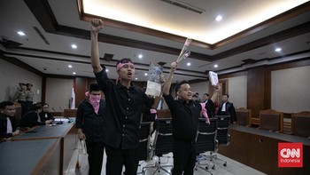 FOTO: Momen Sidang Perdana Delpedro dkk di PN Jakarta Pusat