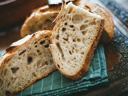 Beda Roti Sourdough dan Roti Gandum Utuh yang Sama-sama Menyehatkan