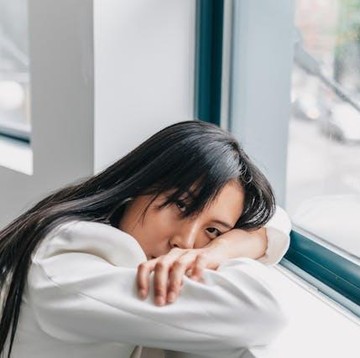6 Tanda Kamu Perempuan yang Kuat Secara Mental Tetapi Lelah Secara Emosional