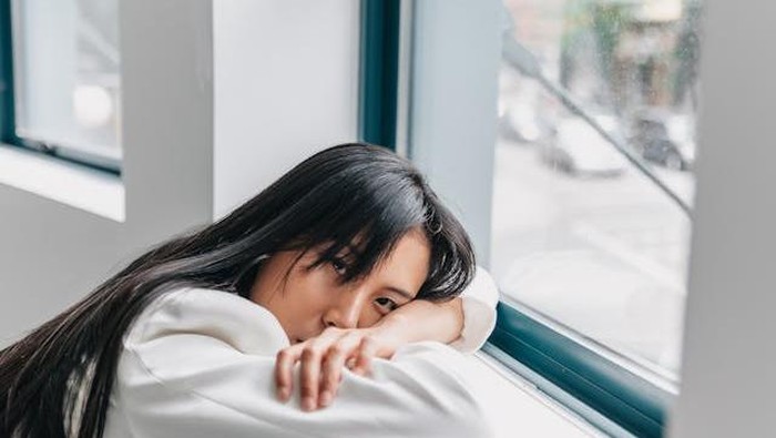 6 Tanda Kamu Perempuan yang Kuat Secara Mental Tetapi Lelah Secara Emosional