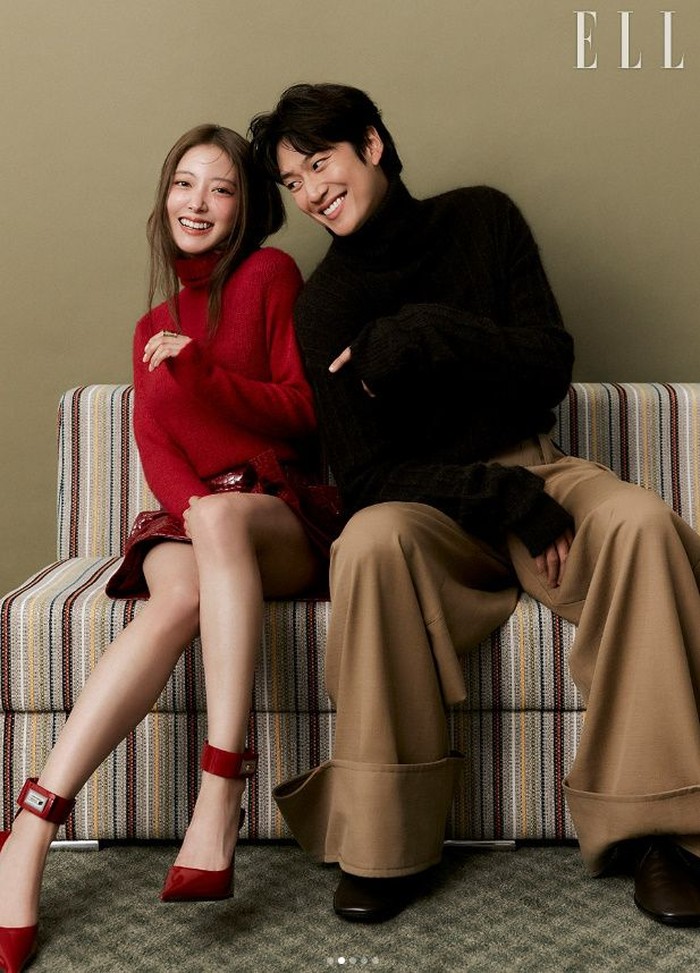 Temanya cocok dengan suasana saat ini, Lee Se Young dan Na In Woo menyatukan kebahagiaan mereka di pemotretan drama 'Motel California' yang ceritanya berawal dari perayaan Natal di kampung halaman./ Foto: instagram.com/ellekorea