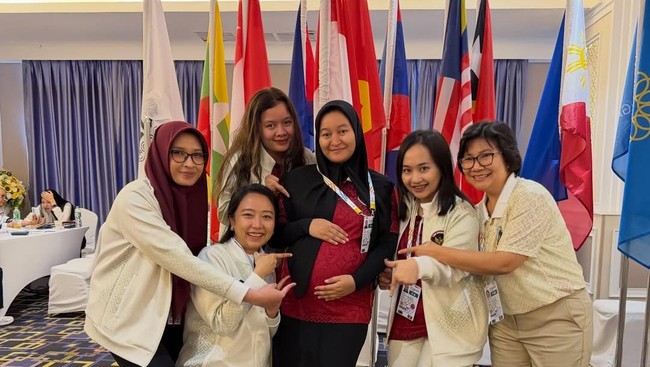 Dua atlet putri Indonesia, Medina dan Dewi, meraih medali emas di SEA Games 2025 Thailand meski dalam kondisi hamil.