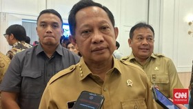 2 Pengusaha Tunggu Restu Purbaya Sumbang Baju Reject Ekspor ke Sumatra