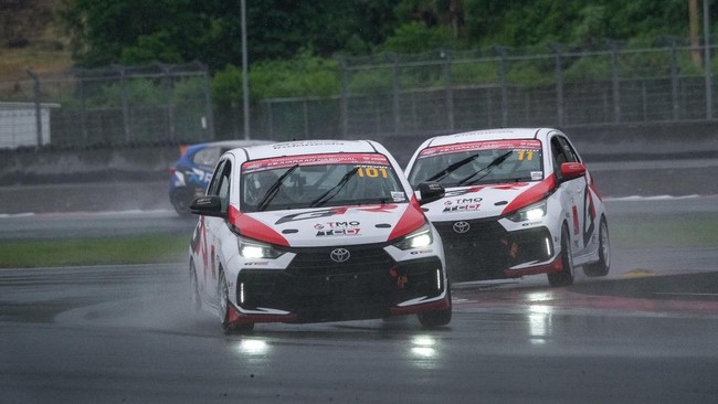 Tim balap TGRI menutup musim balap touring 2025 dengan menempatkan pembalap Amato Rudolph sebagai Champion Seeded B di seri penutup Kejurnas ITCR 1200 2025.