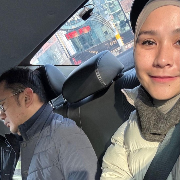 <p>Lewat akun Instagram, Zaskia membagikan sejumlah momen liburan di Korea Selatan bersama suami dan kelima anaknya. Namun, alih-alih menikmati perjalanan tersebut, ia justru diliputi rasa bersalah.&nbsp;(Foto: Instagram @zaskiadyamecca)</p>