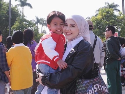 5 Potret Zyzy Anak Pertama Kesha Ratuliu, Punya Dua Adik di Usia 4 Tahun