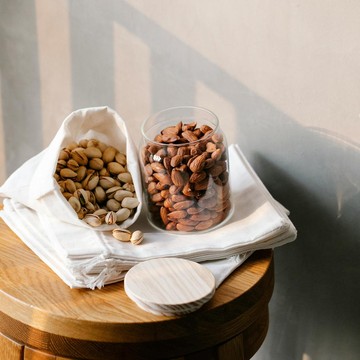 Almond vs. Pistachio: Mana yang Lebih Baik untuk Jantung dan Gula Darah?