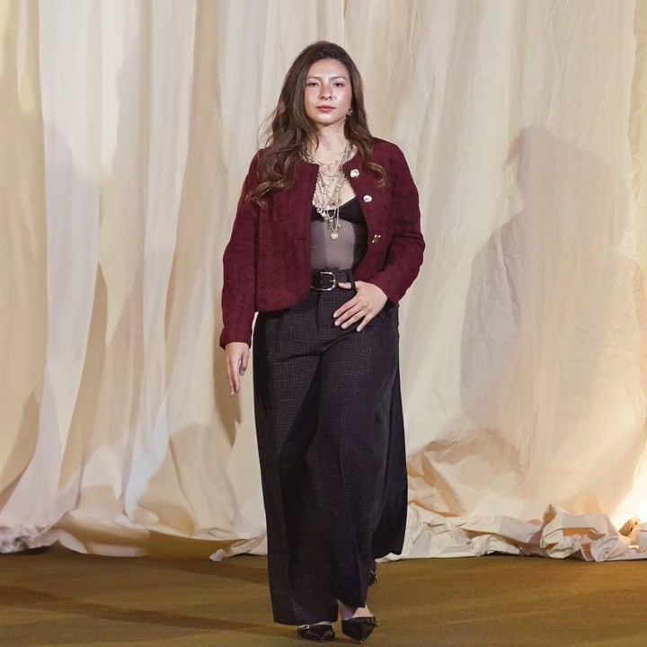 <p>Anak pertama Wulan, Shalom, terlihat begitu lihai berjalan di catwalk. kepiawaian Shalom ini tak lepas dari profesinya yang terjun ke dunia hiburan, mengikuti jejak sang Bunda. (Foto: Instagram @wulanguritno)</p>