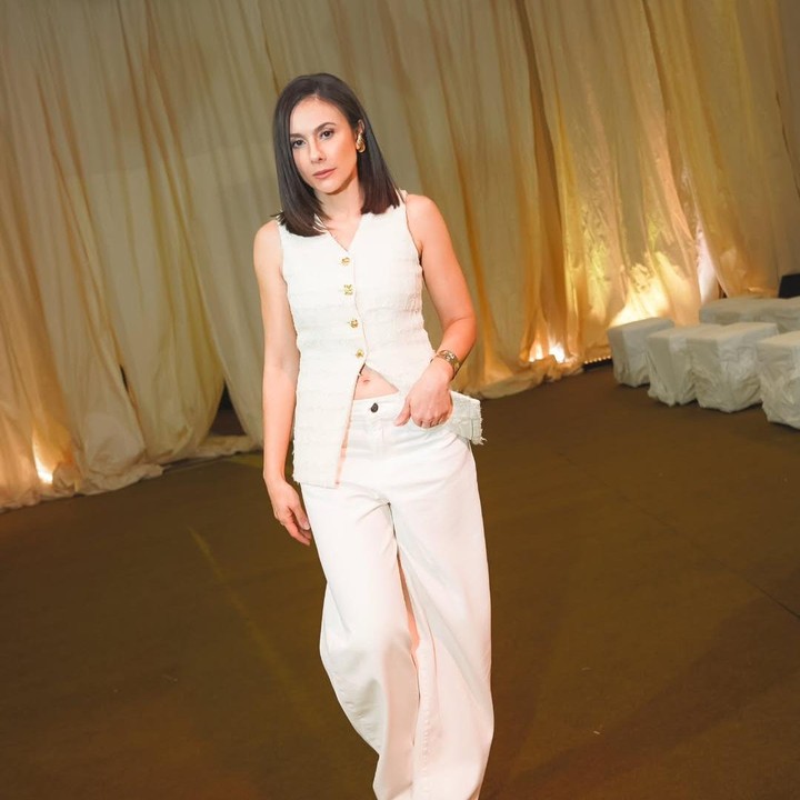 <p>Artis Wulan Guritno baru saja meluncurkan koleksi<em> fashion clothes</em> bekerja sama dengan brand ternama. Untuk memamerkan koleksi ini, Wulan mengadakan acara <em>fashion show</em> yang dihadiri <em>fashion enthusiast</em> dan teman-teman dekatnya. (Foto: Instagram @wulanguritno)</p>