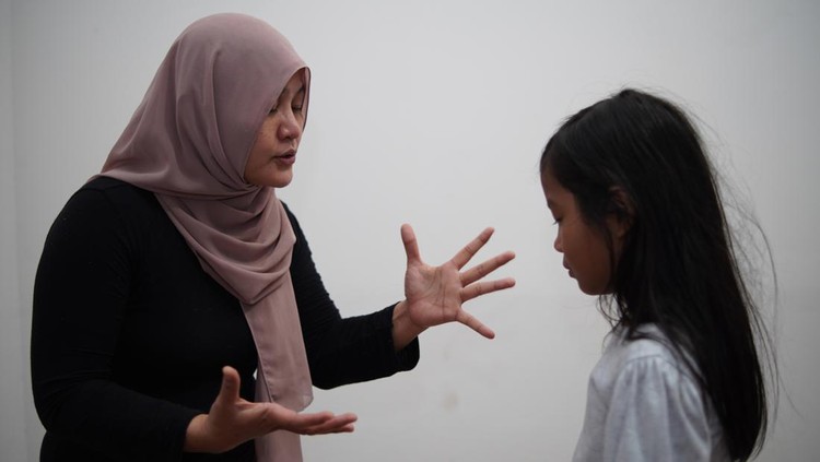 Apakah Orang Tua Bisa Durhaka kepada Anak&quest; Ini Pandangan Islam