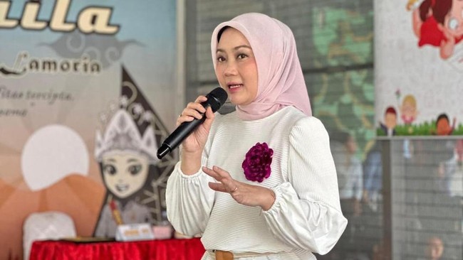 Sidang perdana perceraian adalah tahap mediasi antara dua kubu. Namun, Atalia maupun RK tak terlihat hadir, dan hanya diwakili kuasa hukum masing-masing.