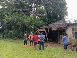 Hujan Deras Picu Longsor dan Atap Ambruk, 3 Rumah di Sukabumi Rusak