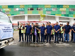 Jajaran Direksi Bank Mandiri Turun Langsung dalam Penyaluran Bantuan Bencana