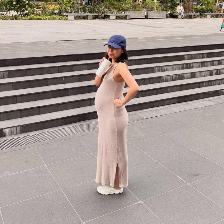 <p>Dalam kunjungannya ke Jepang, Brandon dan Dhika menyempatkan waktu untuk kulineran mencoba berbagai makanan di sana. Brandon membagikan foto-foto makanan yang disantapnya bersama sang istri di Instagram. "Kami akan mem-posting makanan yang kami makan selama babymoon setiap hari agar bayi kami tahu apa yang kami makan selama perjalanan ini," tulisnya. (Foto: Instagram @brandonsalim)</p>