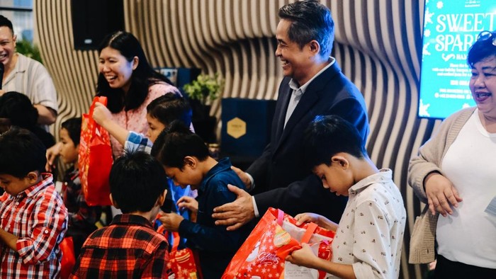 Menghadirkan Rangkaian Perayaan Natal dan Tahun Baru Dipadukan Dengan Kegiatan Corporate Social Responsibility (CSR) Bermakna Bersama Ruth Foundation.