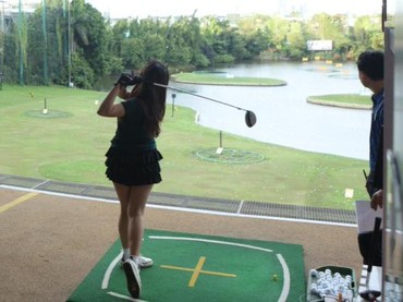 Cara Olahraga Golf Tarik Minat Gen Z Perempuan