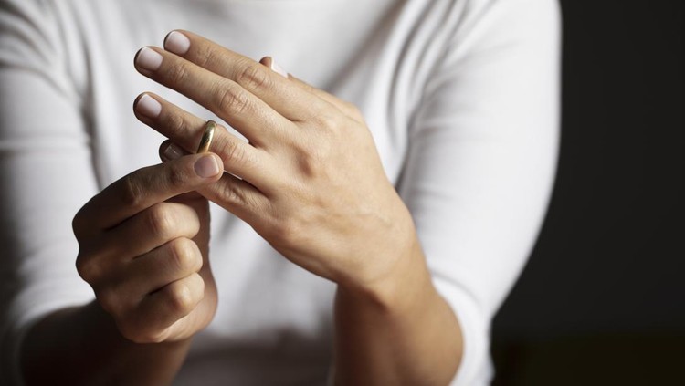 Grey Divorce&comma; saat Pasangan Usia Matang Memilih Berpisah Seperti Ridwan Kamil dan Atalia Praratya