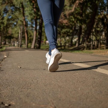 Kapan Waktu Terbaik Jogging? Ini Perbedaan Manfaat Lari Pagi dan Sore Hari