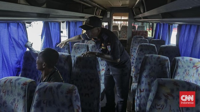 Damri melayani 164 ribu penumpang di hari pertama libur Nataru 2026. KAI Daop 9 Jember juga mencatat lonjakan penumpang jelang Natal dan Tahun Baru.