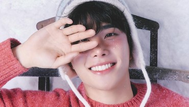 Lirik Lagu 12:25 (Clock) - Astro MJ