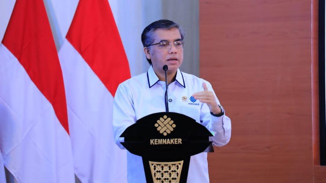 Yassierli memerintahkan seluruh gubernur untuk menetapkan dan mengumumkan Upah Minimum Provinsi (UMP) 2026 paling lambat 24 Desember 2025.