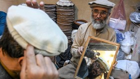 FOTO: Mengenal Topi Pakol Khas Pakistan yang Mendunia